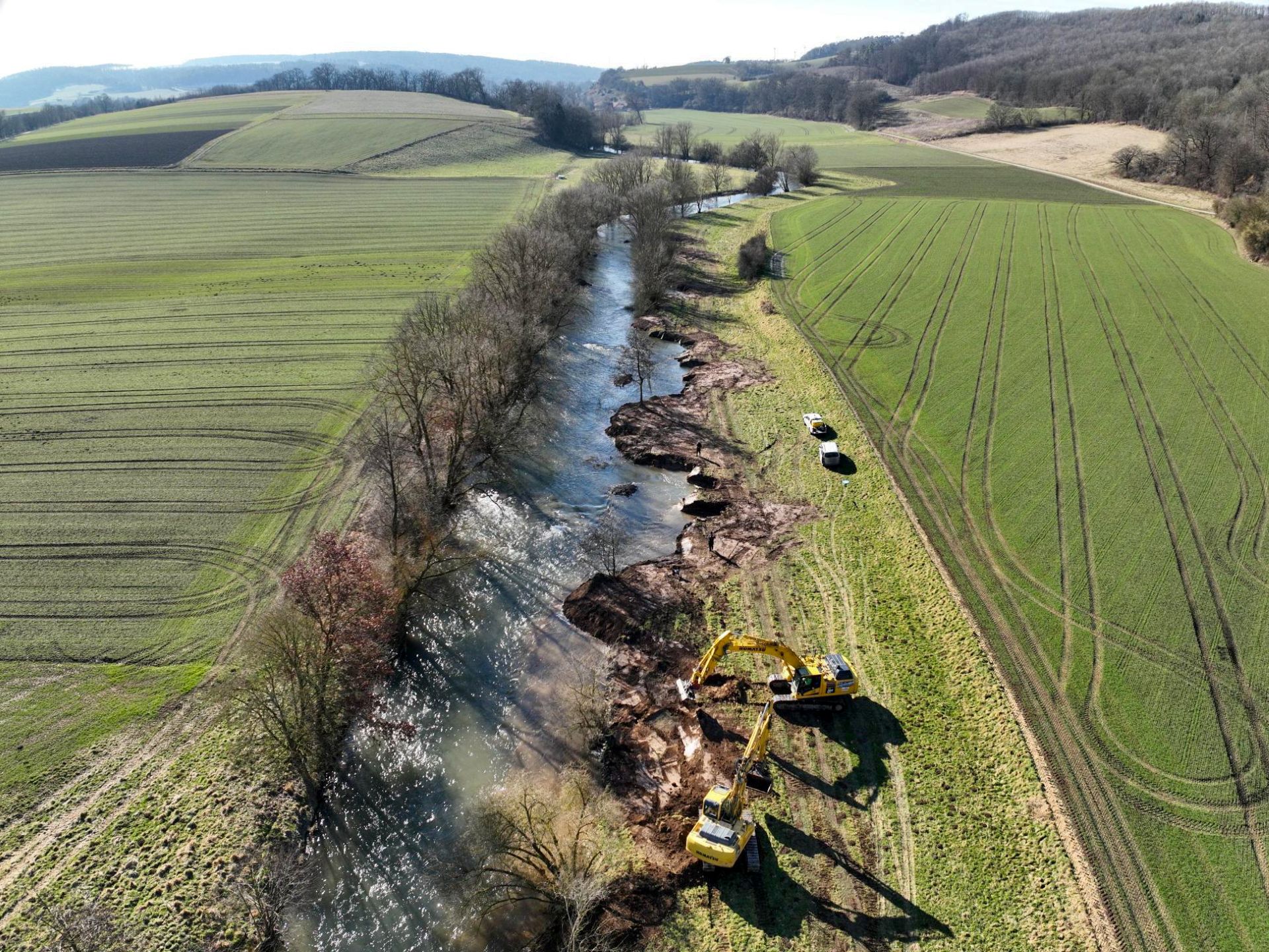 Durch die Abflachung der Uferbereiche wird die Dynamik des Flusses gefördert, Foto: AV Hassia Fuldabrück e.V.