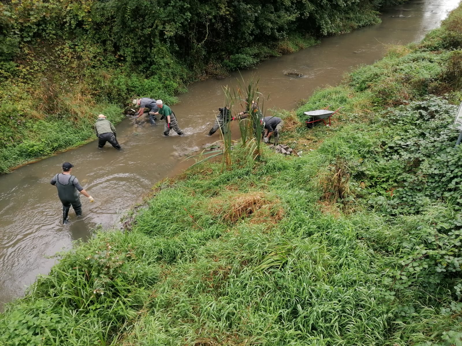 Trichterbuhnen bieten Salmoniden einen geeigneten Lebensraum, Foto: FischHegeGemeinschaft Jagst